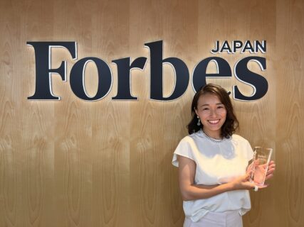 「Forbes JAPAN WOMEN AWARD 2024」の「パイオニア賞」を受賞した井口恵社長